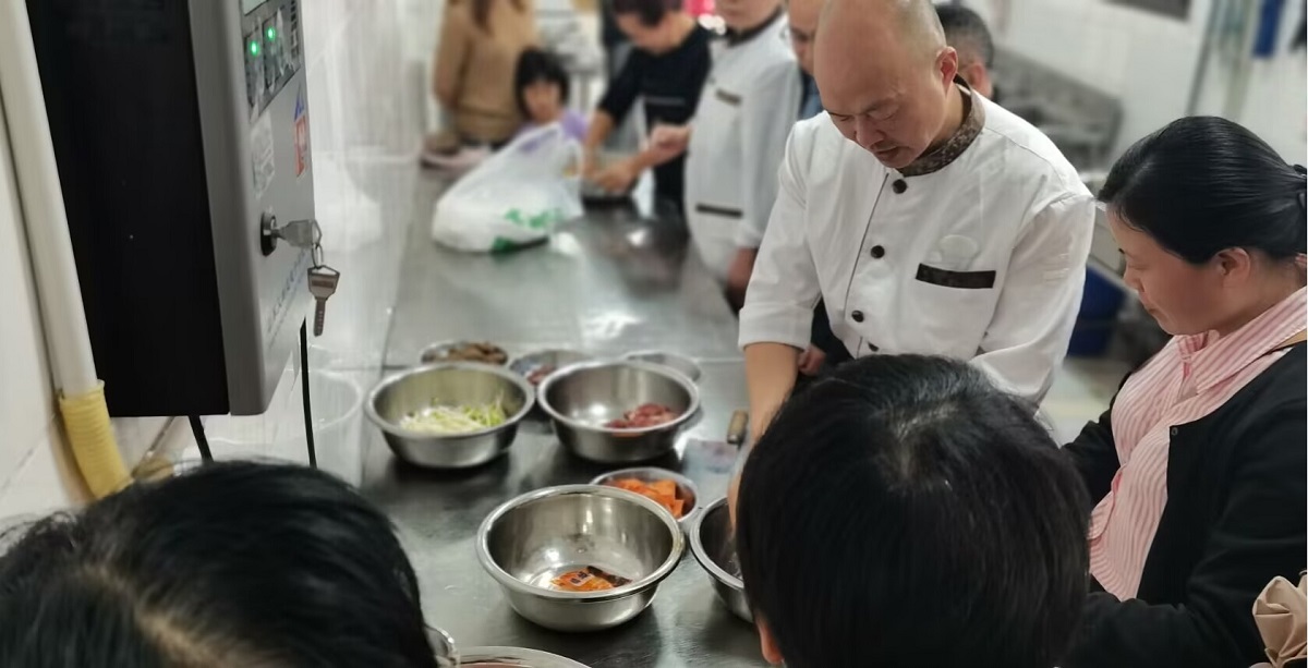 ��־����ʦ����ʳ��׼��